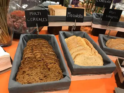 Comida en o cerca de este hotel