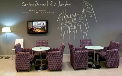 Una televisión o centro de entretenimiento en Hotel Europa Jaén