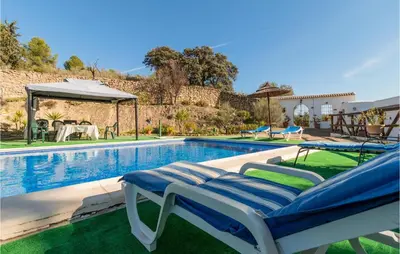 Piscina en o cerca de 4 Bedroom Stunning Home In Iznajar
