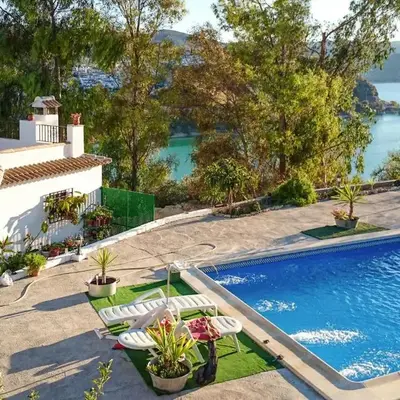 4 Bedroom Stunning Home In Iznajar