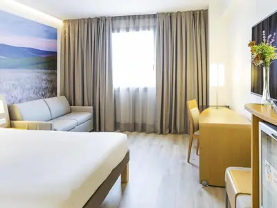 Cama o camas de una habitación en Novotel Sevilla