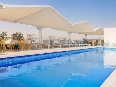 Piscina en o cerca de Novotel Sevilla