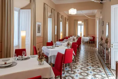 Un restaurante o sitio para comer en Hotel Mirador de Llerena