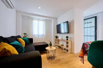 Una televisión o centro de entretenimiento en El Deseo