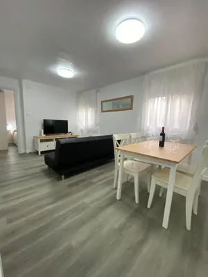 Zona de estar de piso junto al hospital macarena