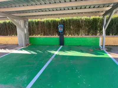 Instalaciones para jugar a tenis o squash en Hotel Rural Llano Piña o alrededores