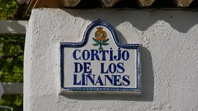 Certificado, premio, señal o documento que está expuesto en Cortijo Los Liñanes rural con chimenea, barbacoa y vistas