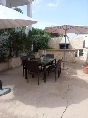 Un patio o zona al aire libre en Chalet Urbanización Alcolea