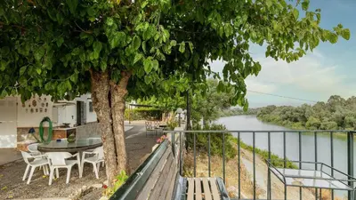 Vista de un río cerca de esta casa o chalet