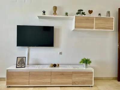 Una televisión o centro de entretenimiento en Vega House