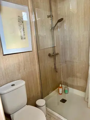 Un baño de El patio de Cruz Conde