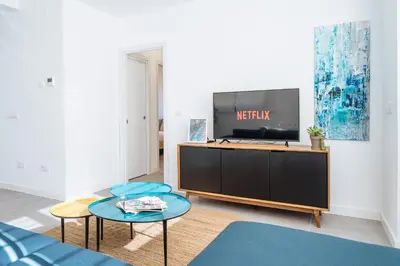Una televisión o centro de entretenimiento en Urban Pulses Nervión