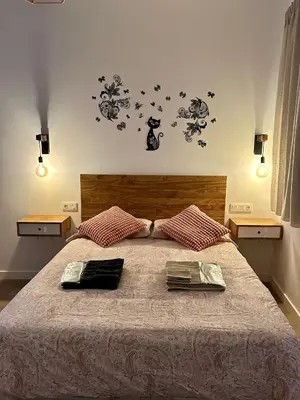 Cama o camas de una habitación en Coqueto apartamento céntrico con piscina