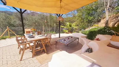 Un patio o zona al aire libre en La Estación del Amor - Casa Rural con private pool