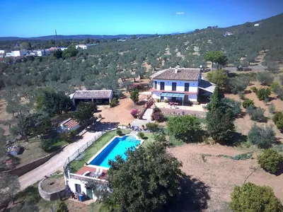 Vista general de una montaña o vista desde la casa o chalet
