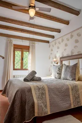 Cama o camas de una habitación en Vistaverde - Casa Adosada de 3 habitaciones con Piscina y Pista de Padel en la Vía Verde