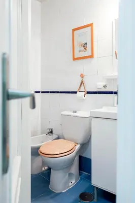 Un baño de Ruiz Gijón Elegante y moderno en la Sevilla más autentica