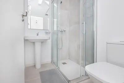 Un baño de BHost - Regina VII