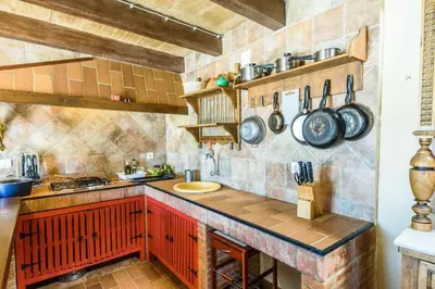 Una cocina o zona de cocina en Casa Cortijo en Dehesa Sierra León