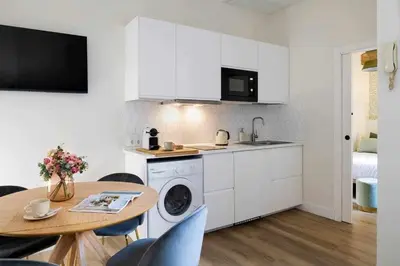 Una cocina o zona de cocina en MonKeys Apartments San Román Deluxe