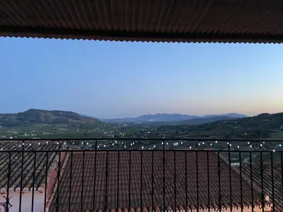 Vista general de una montaña o vista desde la casa o chalet