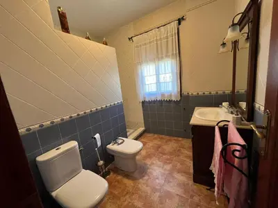 Un baño de Casa La Era de Abdalajis-Caminito del Rey