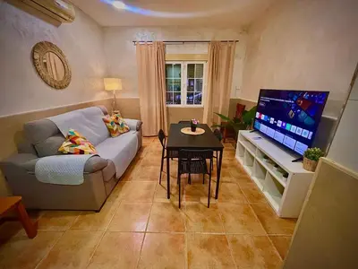 Una televisión o centro de entretenimiento en APARTAMENTOs Colón PONDOS