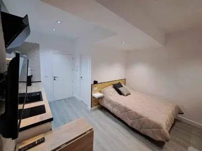 Cama o camas de una habitación en ACC Serrano aparcamiento cercano