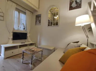 Una televisión o centro de entretenimiento en Arte de la Seda II