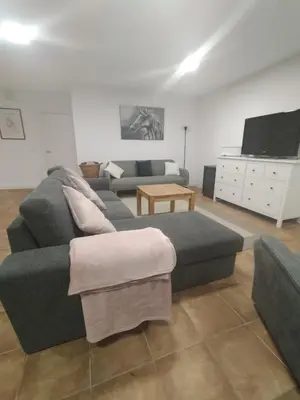 Una televisión o centro de entretenimiento en El Madroño de la Encantada