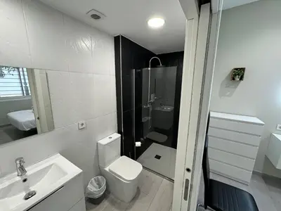 Un baño de Patio de los naranjos GCL