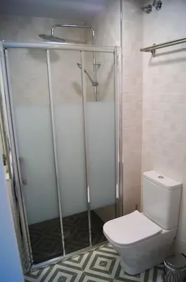 Un baño de ROCH - Stylish Apartment near Metro