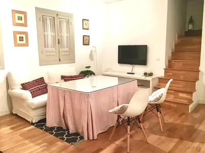 Una televisión o centro de entretenimiento en Cozy in Seville