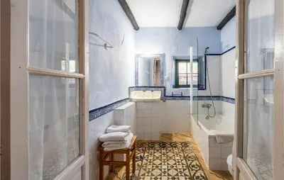 Un baño de Lovely Home In Cazalla De La Sierra