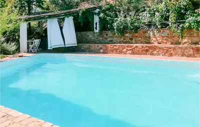 Piscina en o cerca de Lovely Home In Cazalla De La Sierra