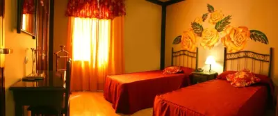 Cama o camas de una habitación en Hotel Las Rosas