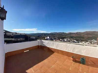 Vista general de una montaña o vista desde la casa o chalet