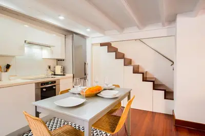 Una cocina o zona de cocina en Stylish loft duplex - Alameda