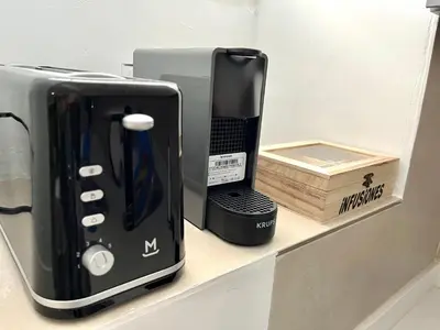 Utensilios para hacer té y café en Puente a la Mezquita
