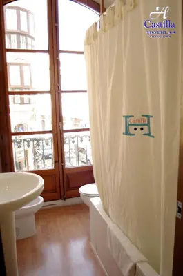 Un baño de Hotel Castilla