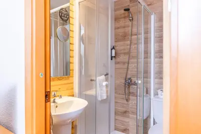 Un baño de Hotel Serrano