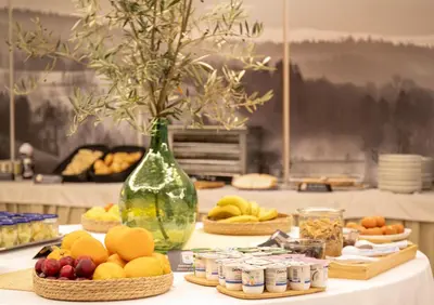 Comida en o cerca de este hotel