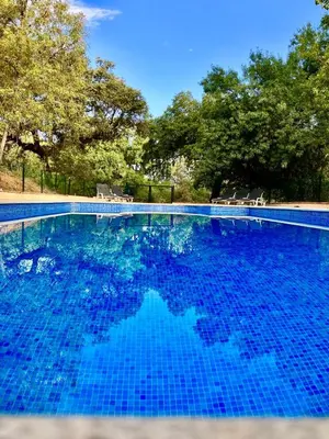 Piscina en o cerca de CABAÑAS DEL BOSQUE CERCA DE CORDOBA