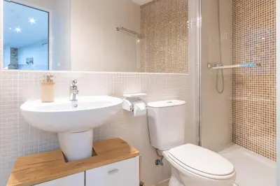 Un baño de Natural Suite Sevilla Center