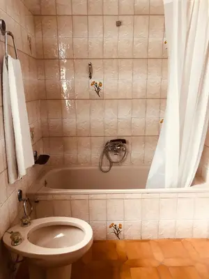 Un baño de Vivienda Familiar en el Centro de Baeza