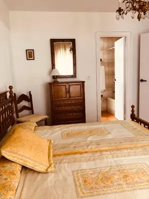 Cama o camas de una habitación en Vivienda Familiar en el Centro de Baeza