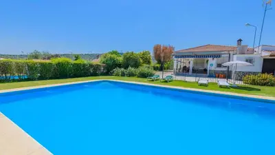 Piscina en o cerca de El Olmo Posadas by Ruralidays