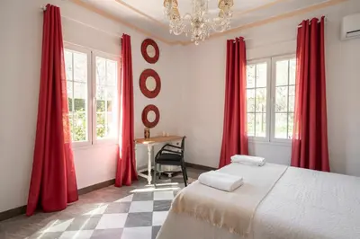 Cama o camas de una habitación en Villa La Gaviota - Oasis andaluz con piscina, jardín y barbacoa junto Ruta del Gollizno en Olivares