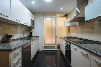 Una cocina o zona de cocina en Puerta del Príncipe - Free Parking