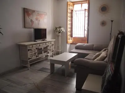 Una televisión o centro de entretenimiento en Vivienda típica cordobesa en LEIVA AGUILAR